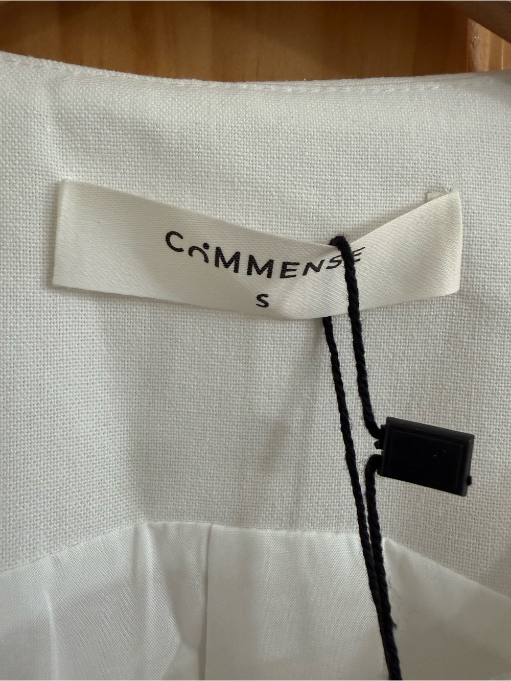 Commence White Sleeveless Button Front Vest- Linen - Picture 2 of 5